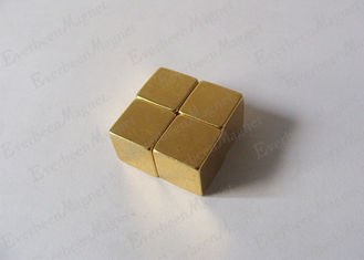 Chine Les aimants de bloc de néodyme de cube ont enduit l'or N35 5 * 5 * 5 degré Celsius du millimètre 80 fournisseur
