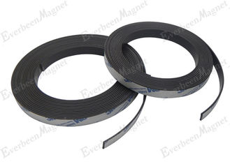 Chine bandes magnétiques auto-adhésives de 3M pour le cachetage de porte, long revêtement UV de bande magnétique fournisseur